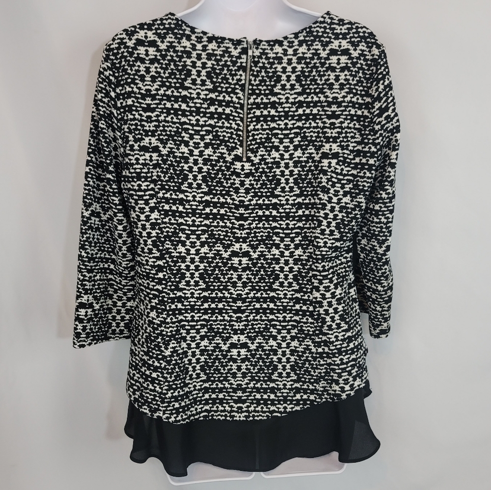 ❤ 3/$25 Casual Couture Top - Picture 4 of 7